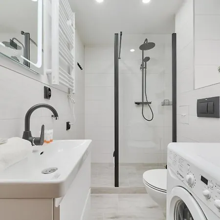 Апартаменты Cozy Old Town For 4 Guests In By Renters Вроцлав